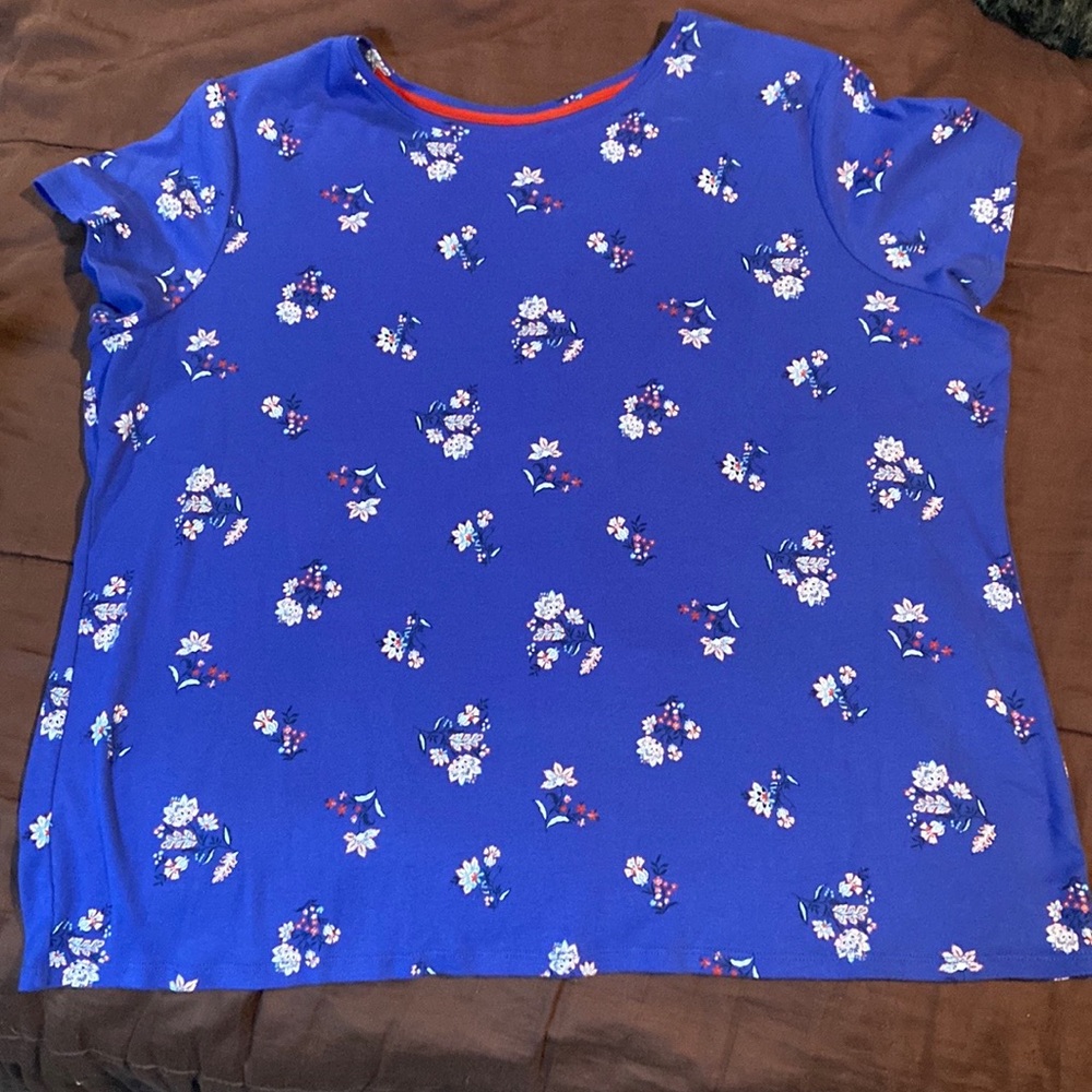 Pullover Tee by Croft & Barrow. EUC!
